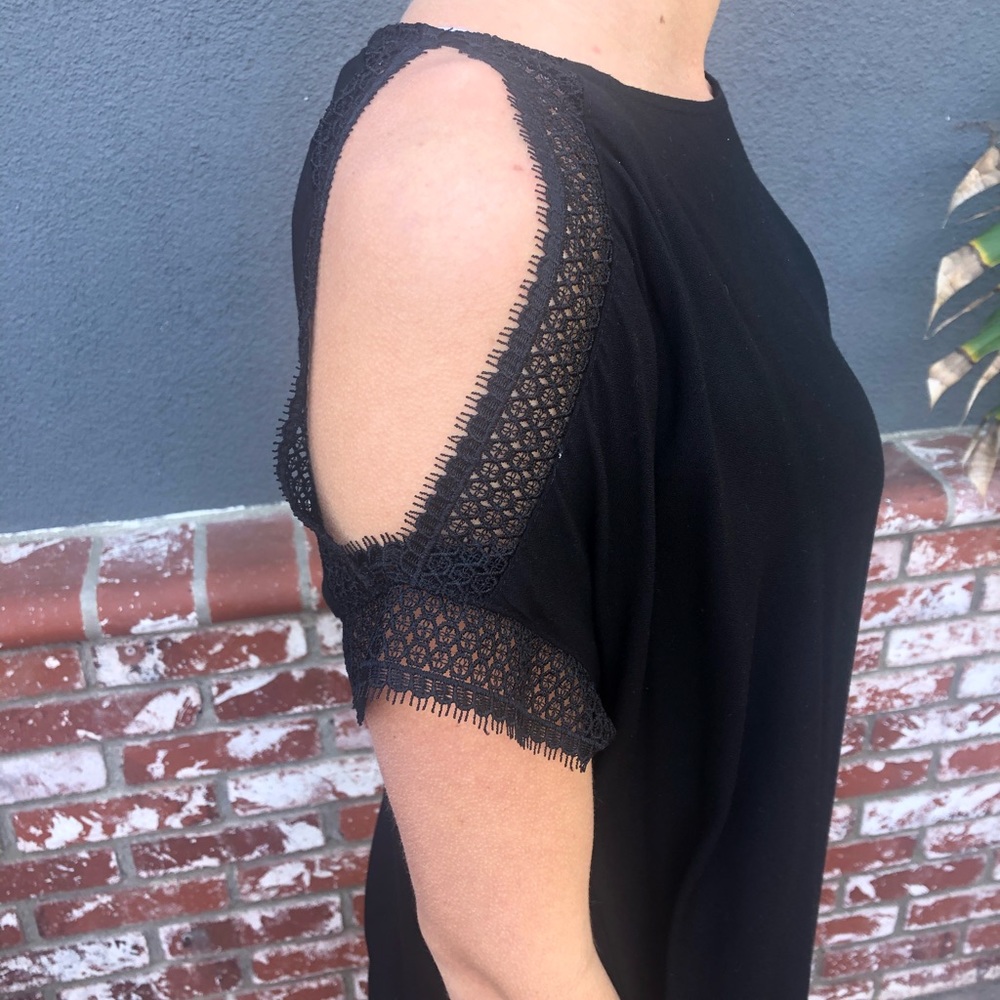 Dress with pockets & eyelash lace sleeves